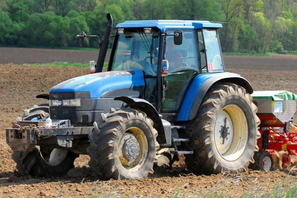 Branche-Landmaschinen-Traktor-1